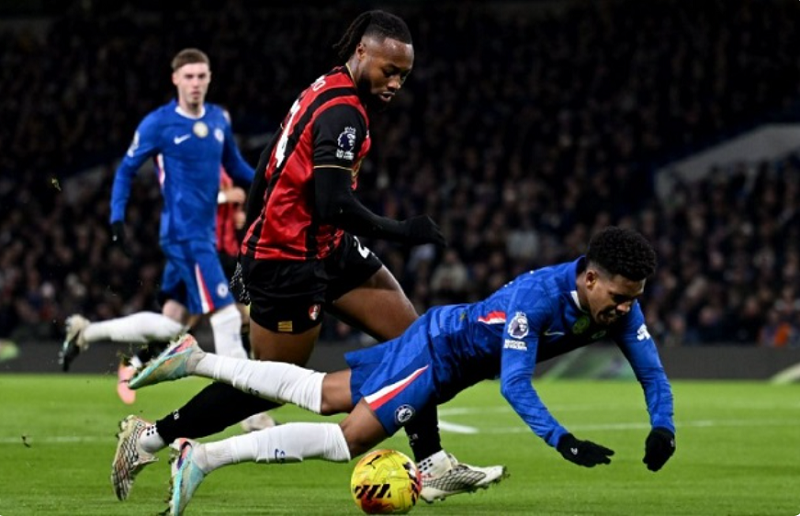 chuyen-gia-mo-xe-tinh-huong-var-gay-tranh-cai-o-tran-chelsea-bournemouth